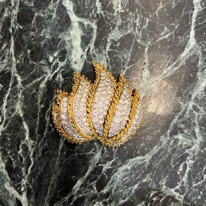 Vintage Women’s Brooch (Costume Jewlery)